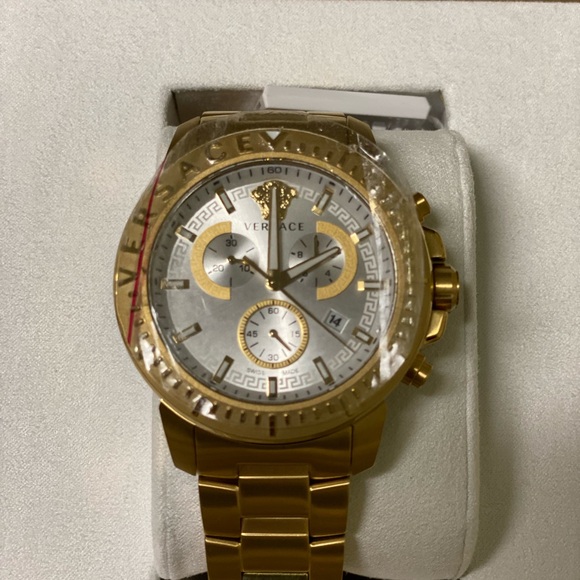 Versace - Picture 3 of 12